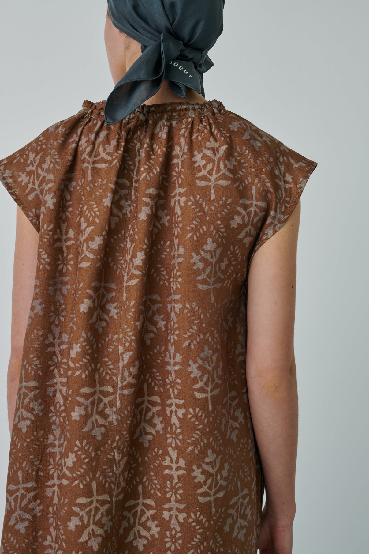 VESTIDO TAMARIS MARRÓN vue 4