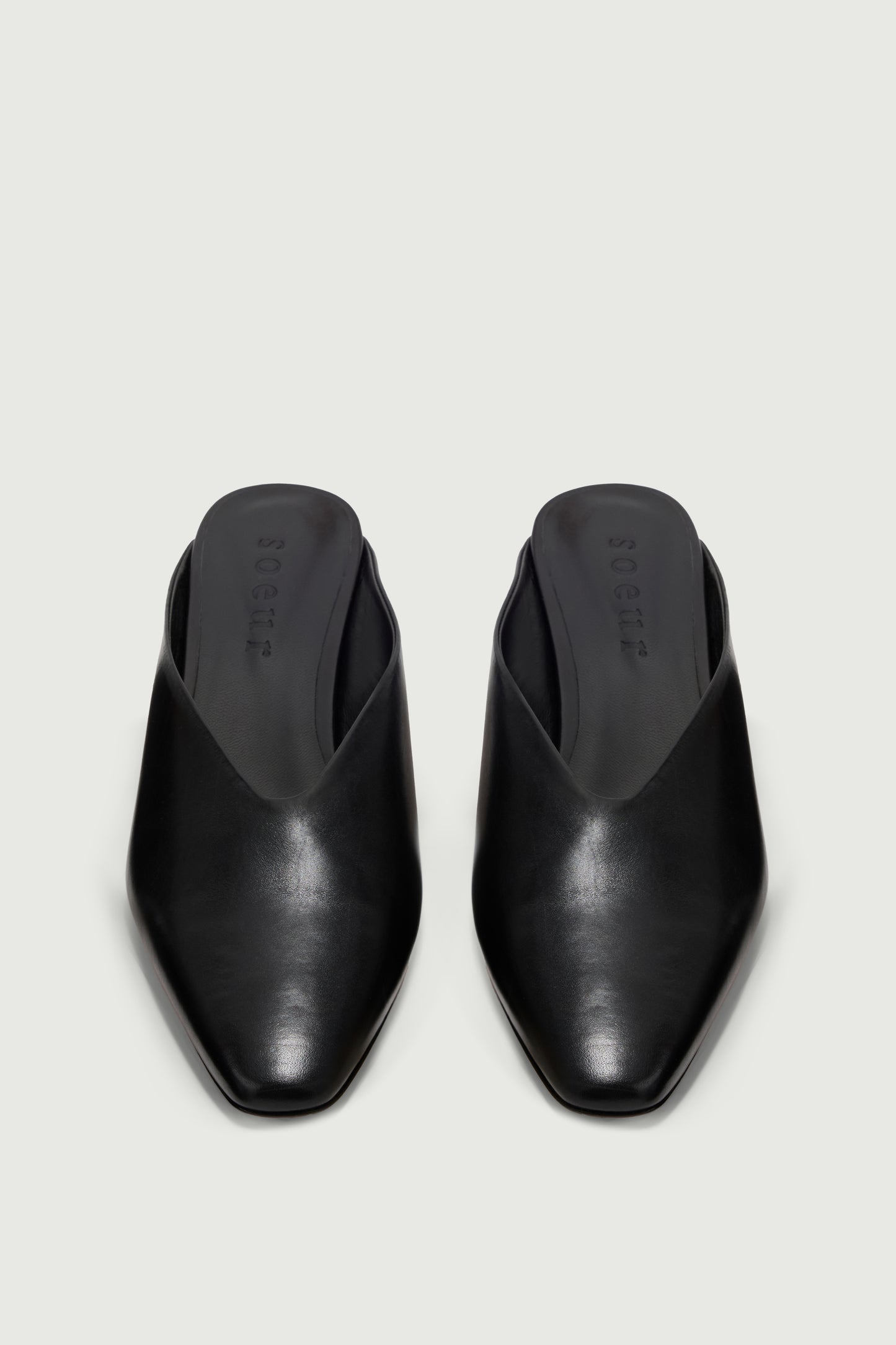 Mules Amalie - Negro Cuero con Tacón - Soeur