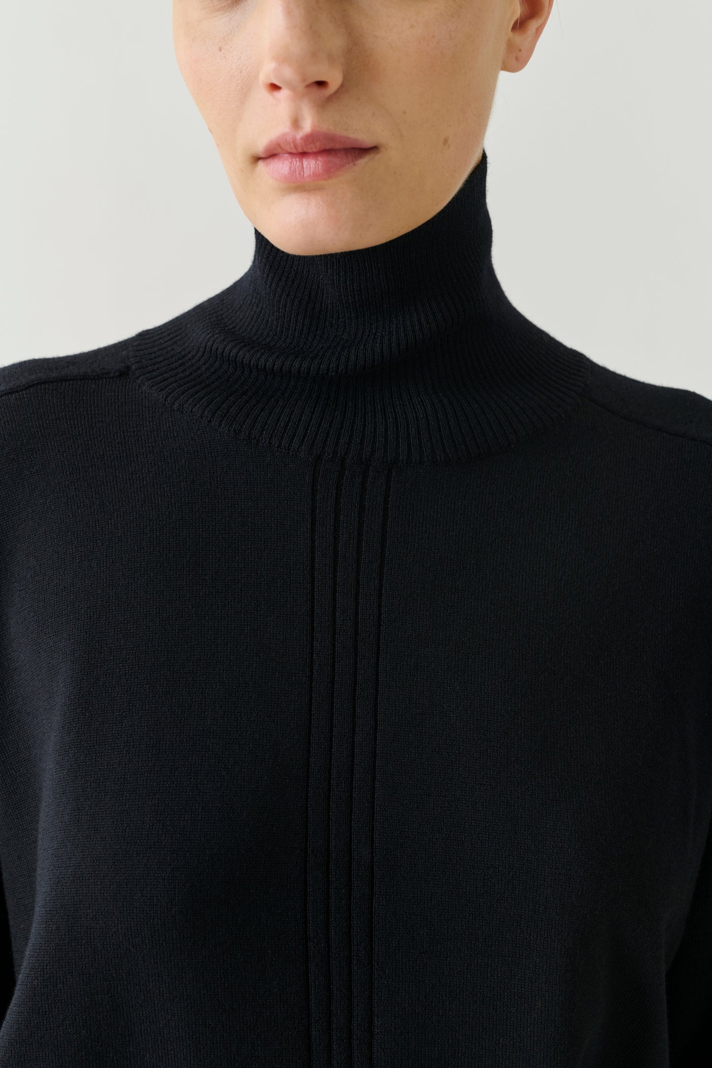 Jersey Nord - Negro Lana Merino Cuello Vuelto Oversize - Soeur